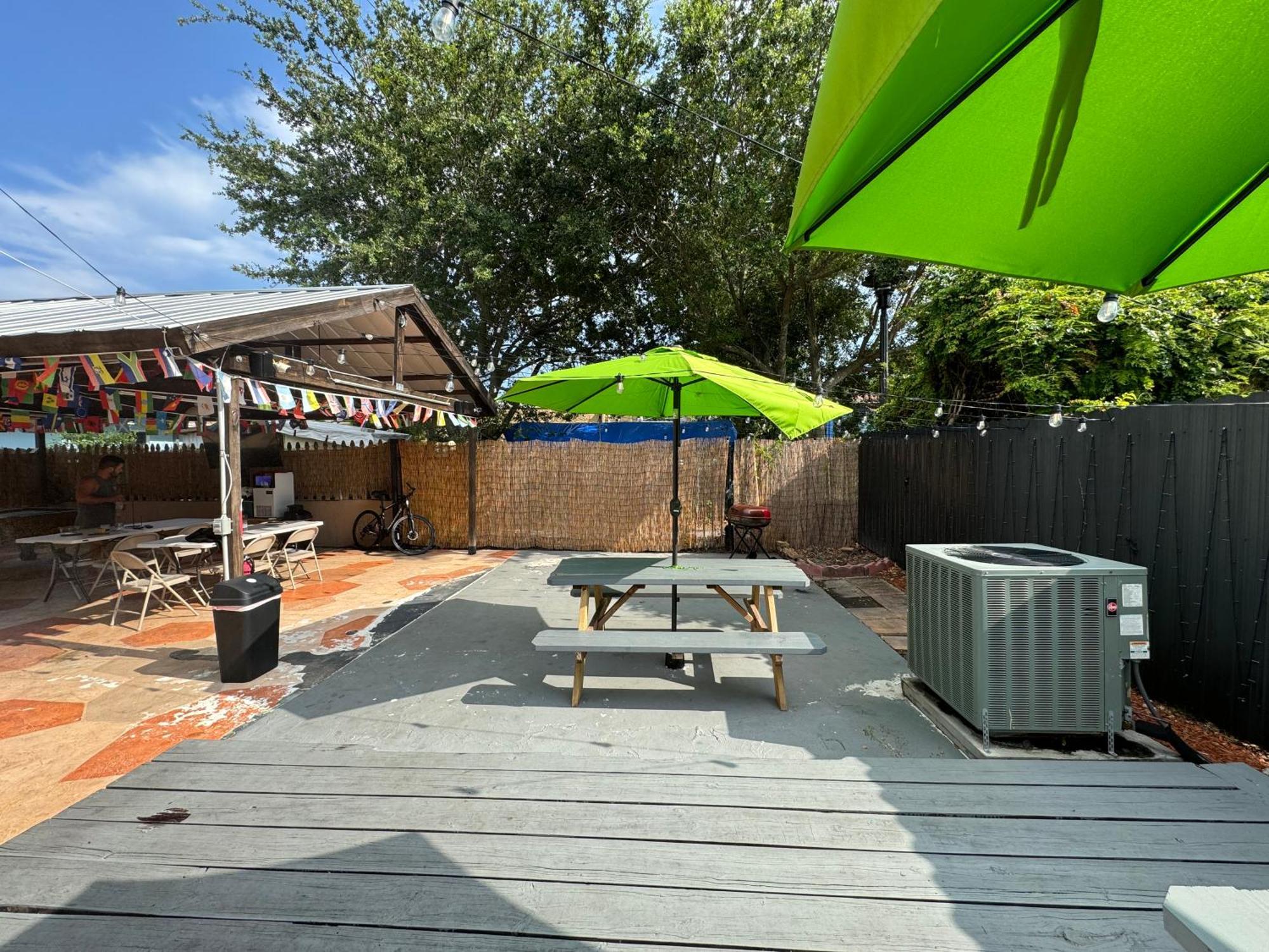 Wynwood Beds Hostel Miami Bagian luar foto