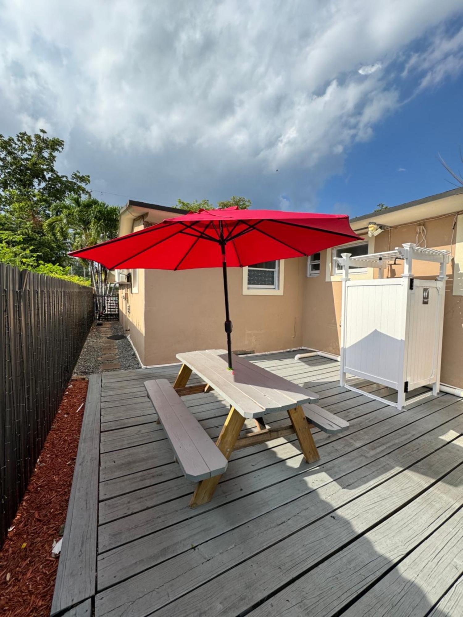 Wynwood Beds Hostel Miami Bagian luar foto
