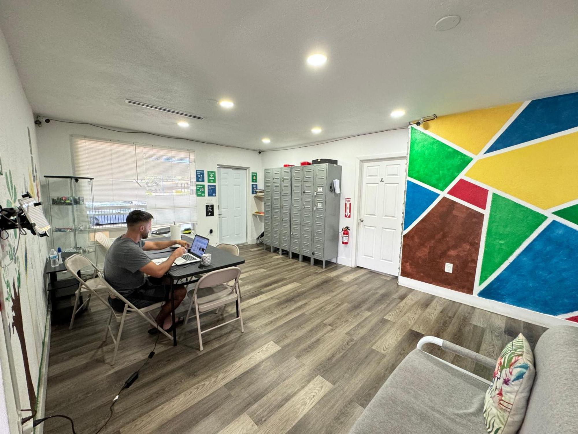 Wynwood Beds Hostel Miami Bagian luar foto